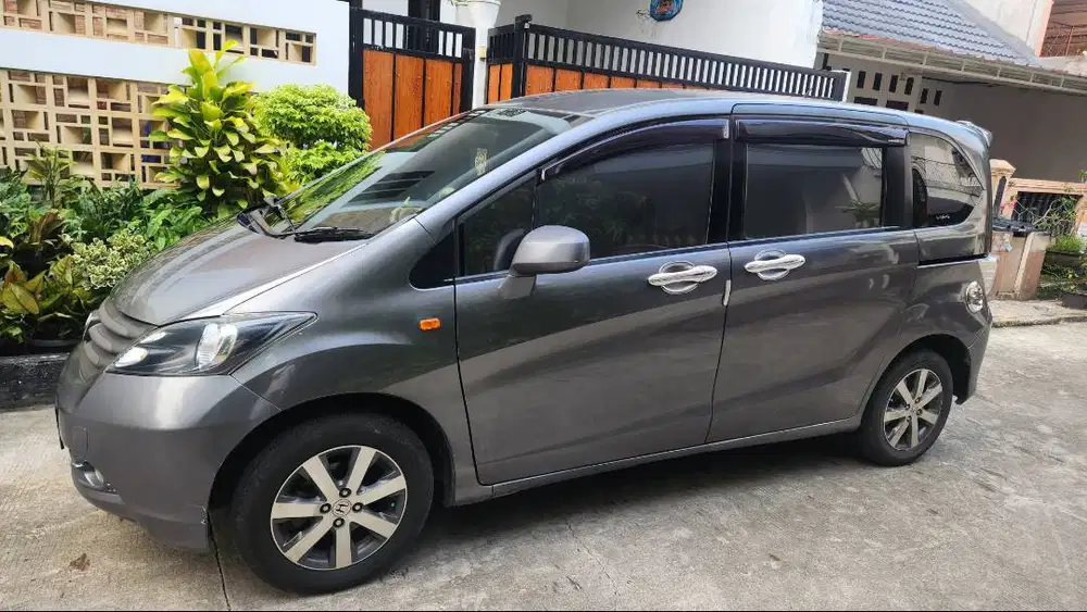 Honda Freed 2011 1.5 AT – Terawat, Surat Lengkap, Harga Nego
