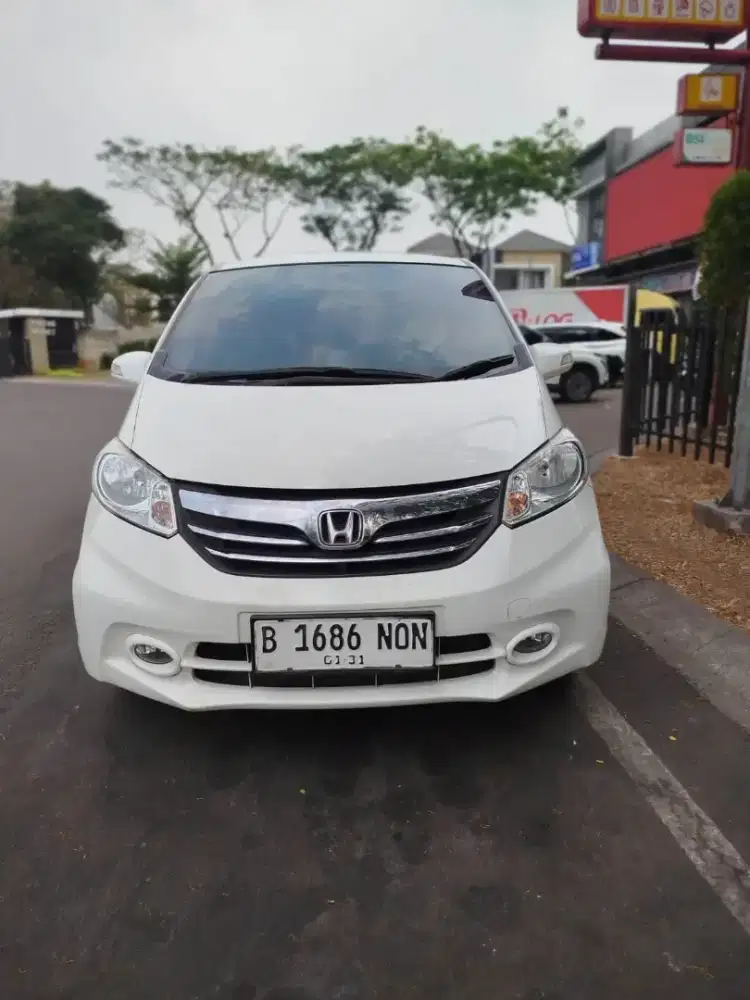 HONDA FREED SD 2015 AT PUTIH