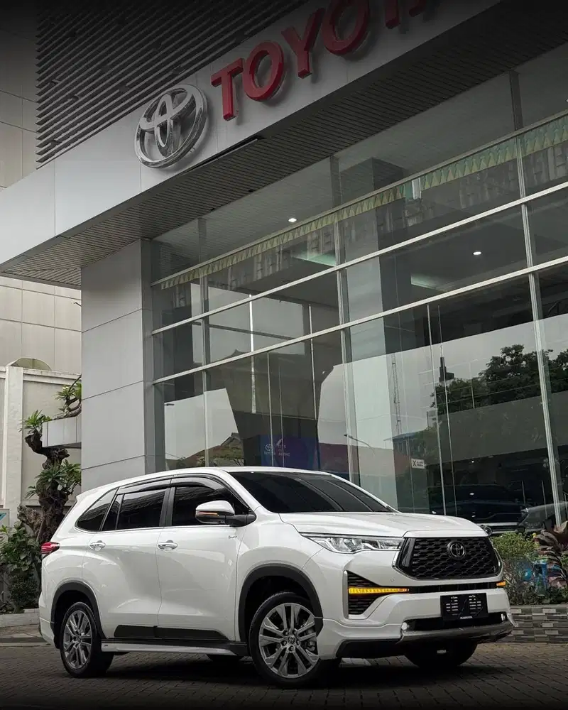 Innova Zenix CVT Hybird Modelista