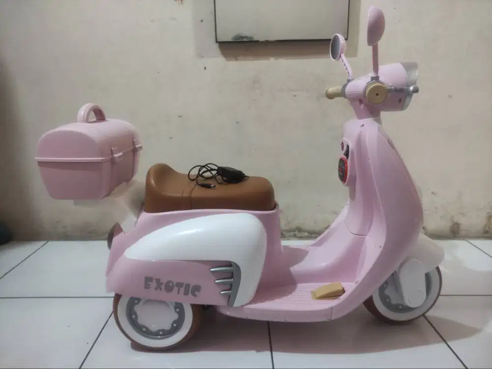 Skuter motor aki vespa anak. Merk exotic