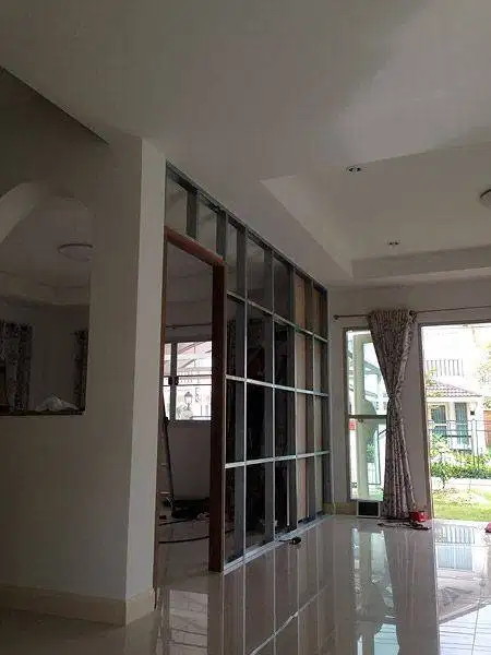 Wall Moulding Sekat Plafon Partisi PVC GRC Gypsum Jasa Tukang Pasang