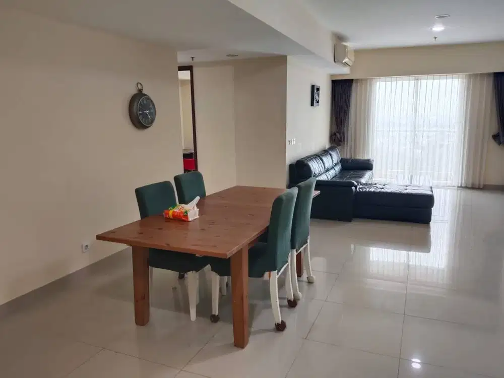 Apartemen Sherwood Lantai Sedang Furnished