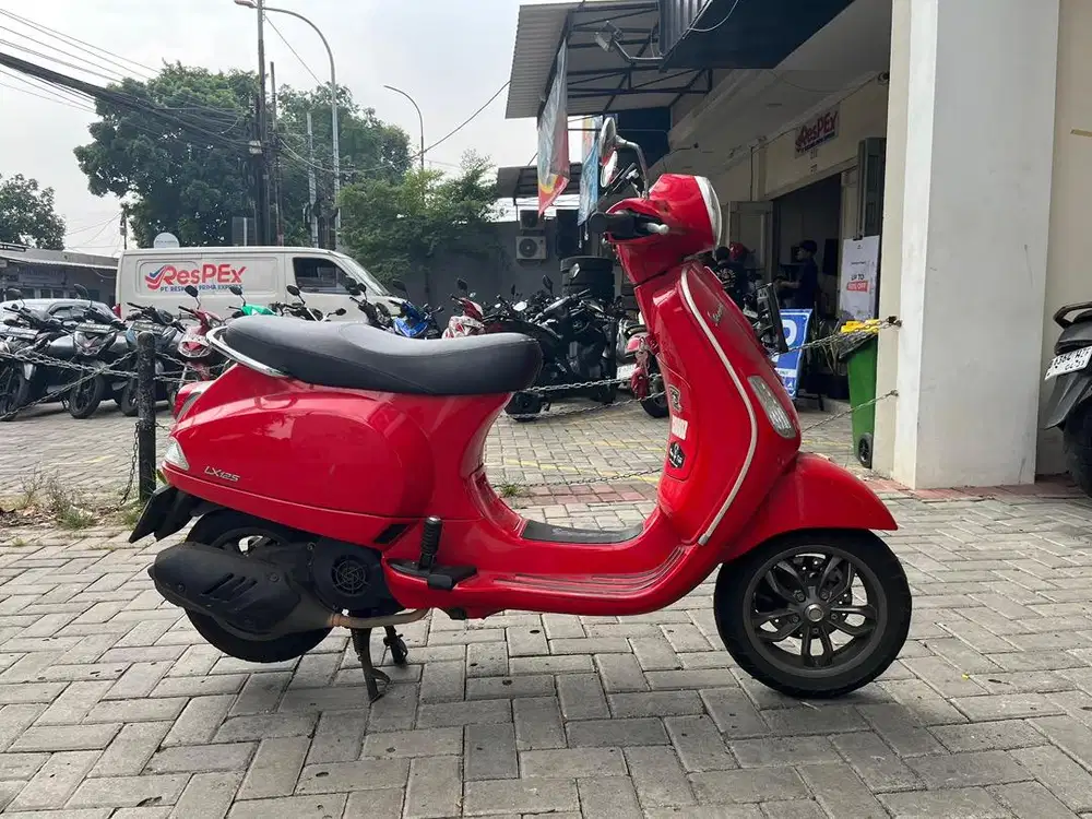 DIJUAL VESPA PIAGIO LX 125 2023 IGET TANGAN PERTAMA DARI BARU
