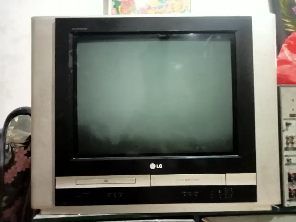 Televisi  LG  flat datar UK 21 inch