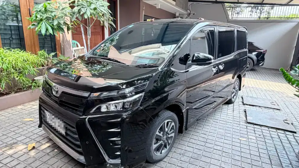Voxy Toyota 2017 Bensin Cvt Hitam Cokelat