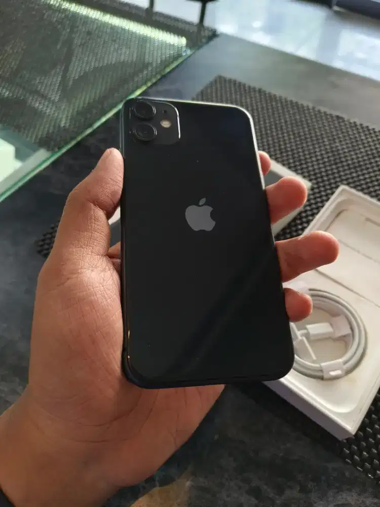 iPhone 11 64 GB Hitam RESMI (IBOX) SECOND