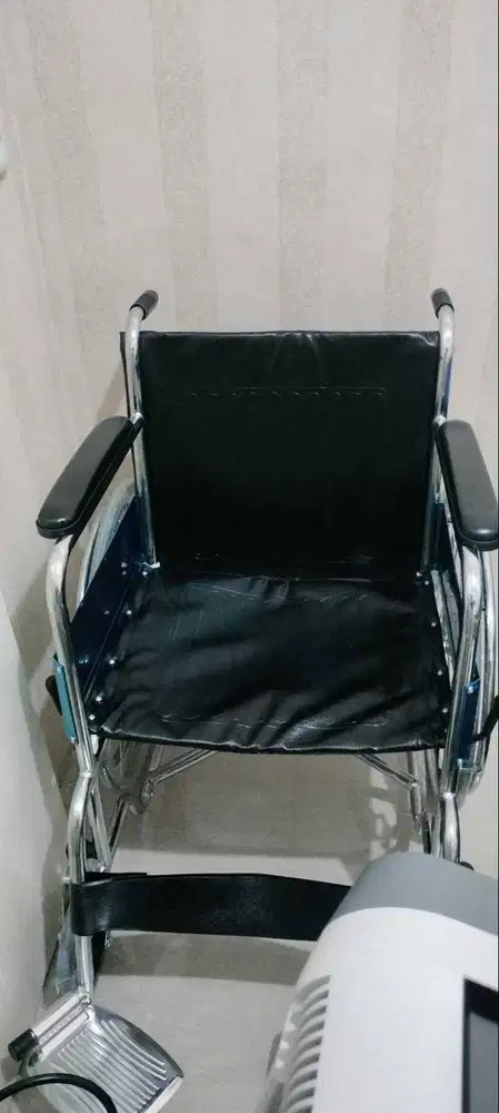 Kursi roda Baru