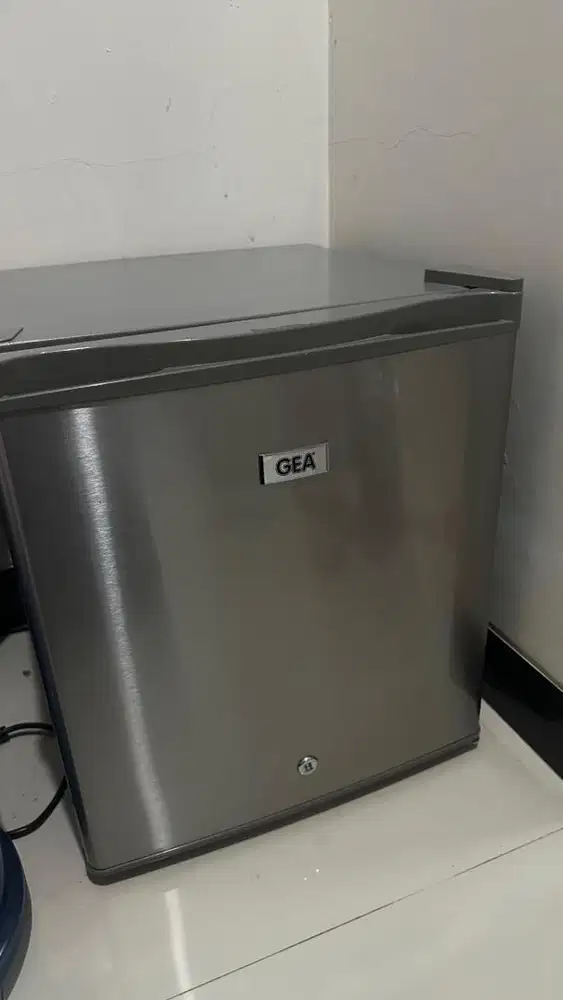 Kulkas Mini GEA