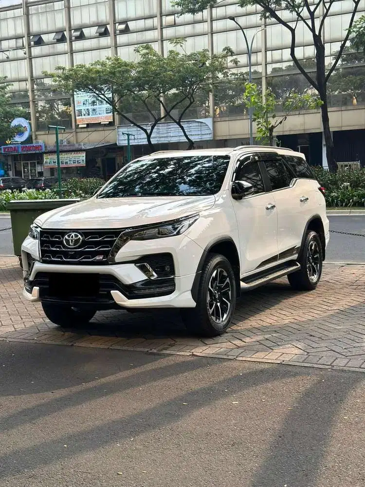 Toyota Fortuner GR 2.4 Putih KM 23000 Istimewa 2022 Diesel