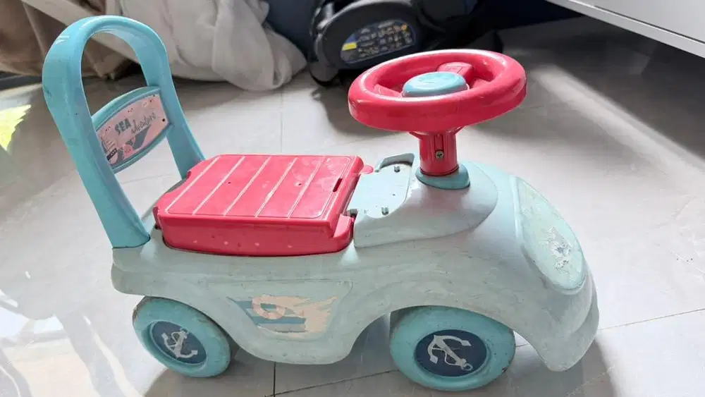mainan mobil mobilan