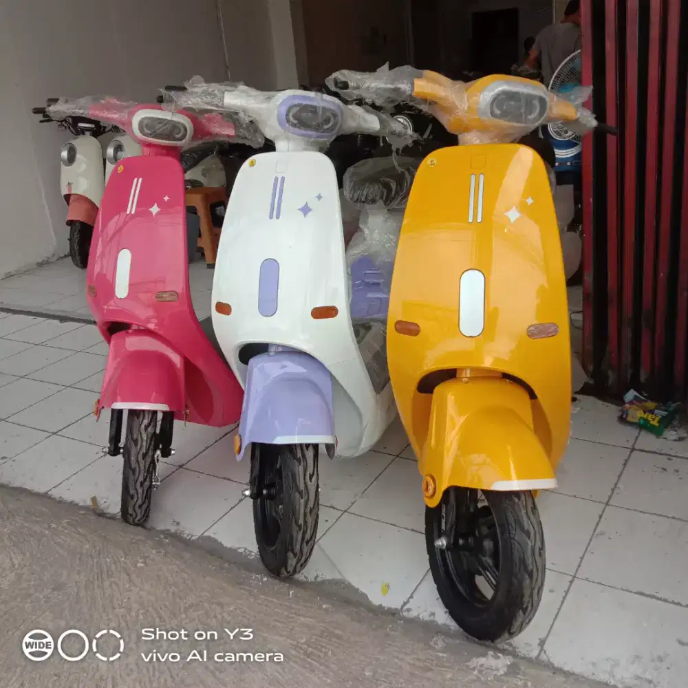SEPEDALISTRIK model vespa terbaru