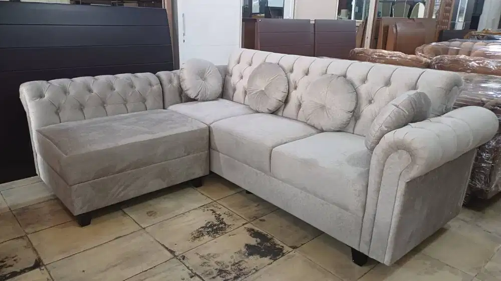 sofa L putus semi chesterfield 3 dudukan + puff