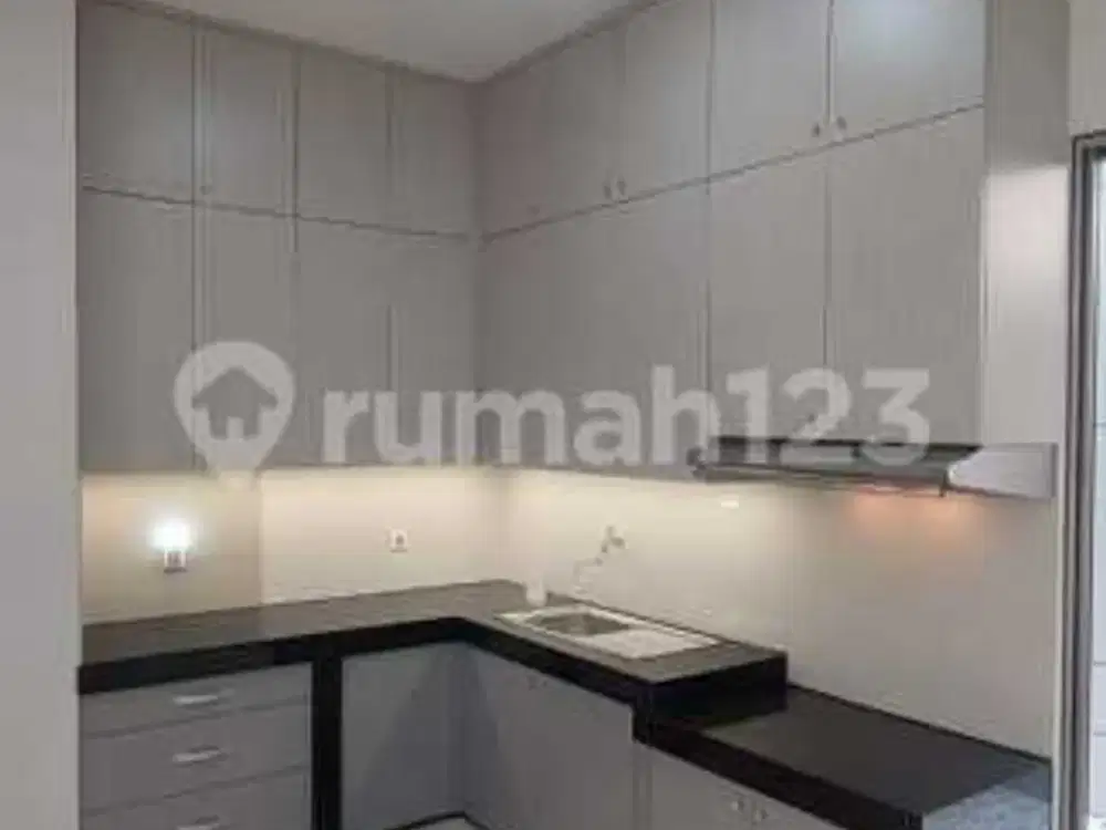 Disewakan Rumah Golf Island PIK Luas 10x15 semi furnished cantik