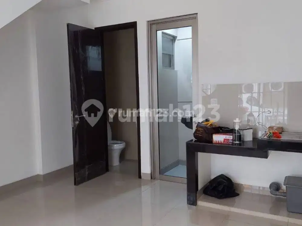 Dijual Sangat Murah Rumah Pik 2 Luas 4,5x10 Tipe 3 Lantai Baru