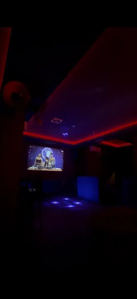 KEPALA TOKO CAFE MALAM ATAU KAROKE