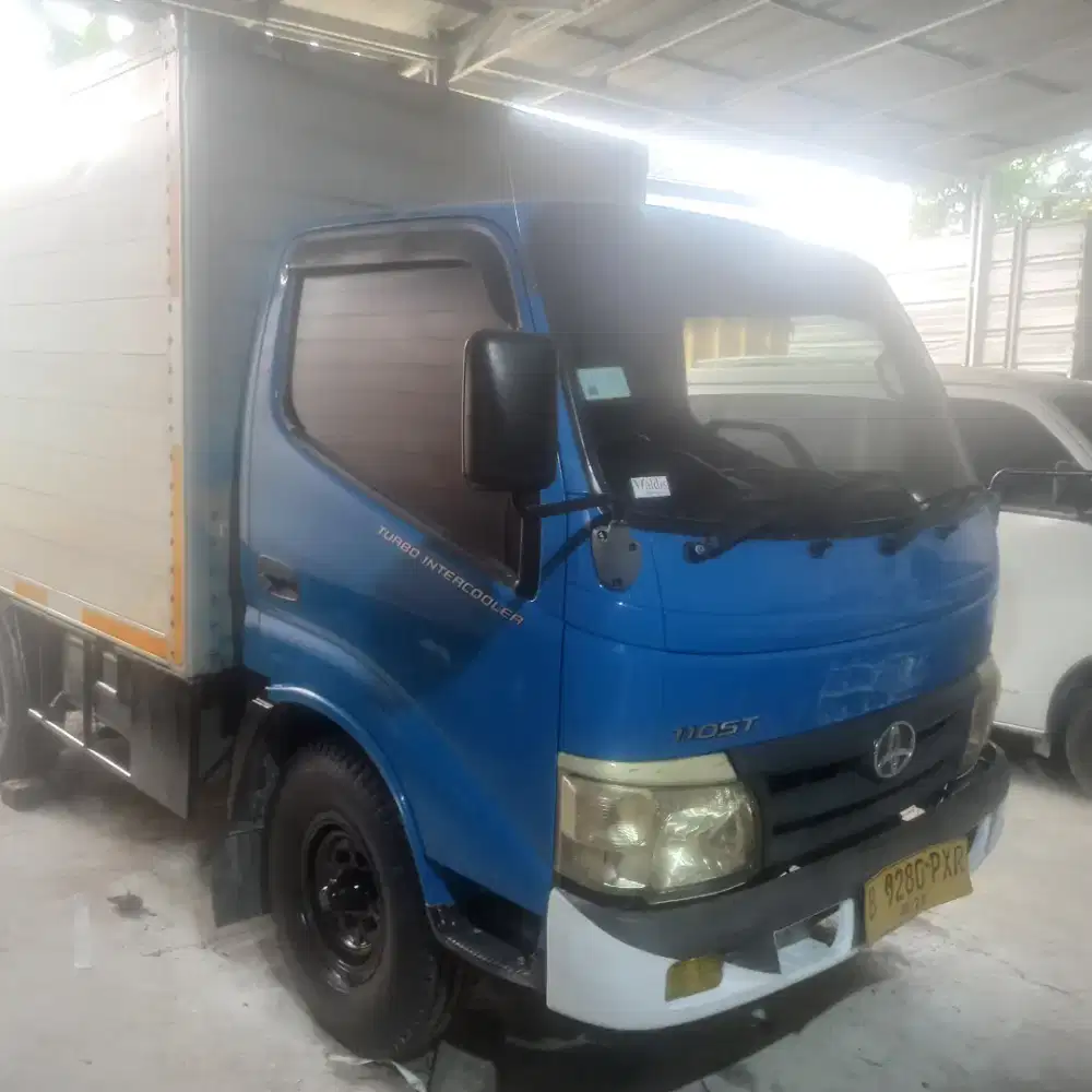 Toyota Dyna engkel box th 2013 plat kuning pajak murah