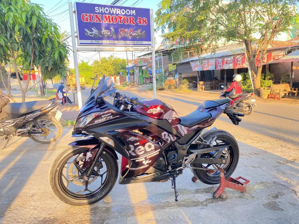 Di jual.kawasaki ninja 250 R tahun 2014