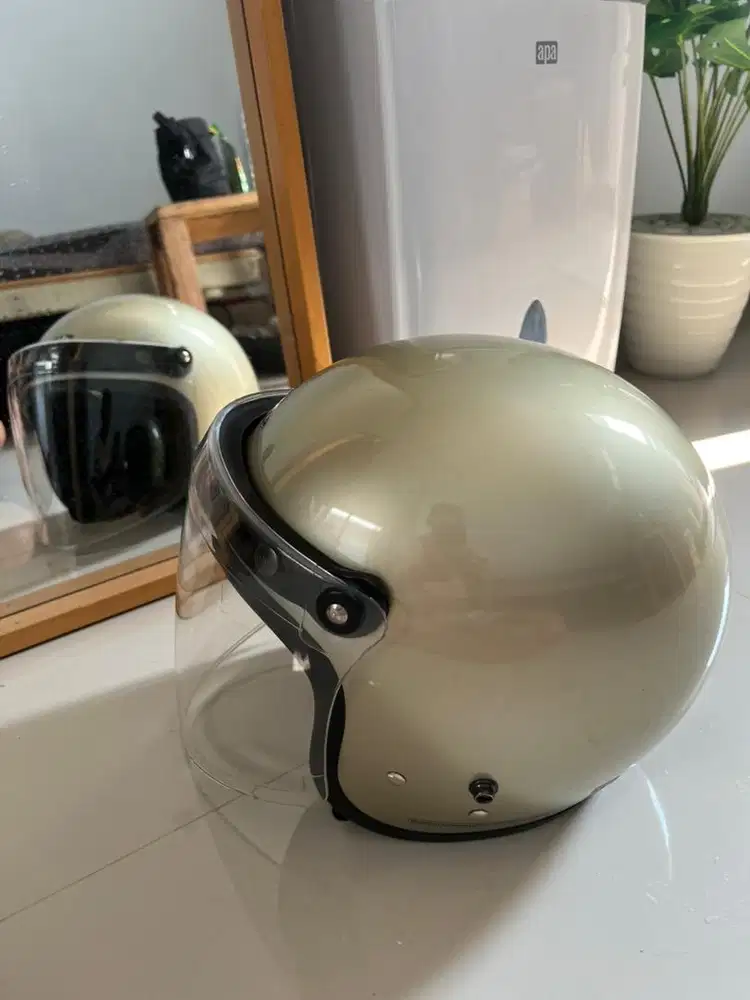 Helm kaca venom