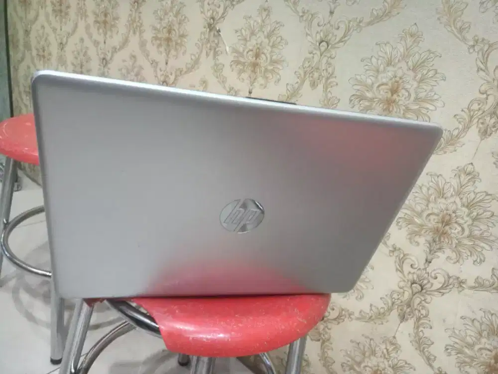 Hp laptop 14-cm0xxx ram 4 SSD 256 minus ada pecah sperti d foto