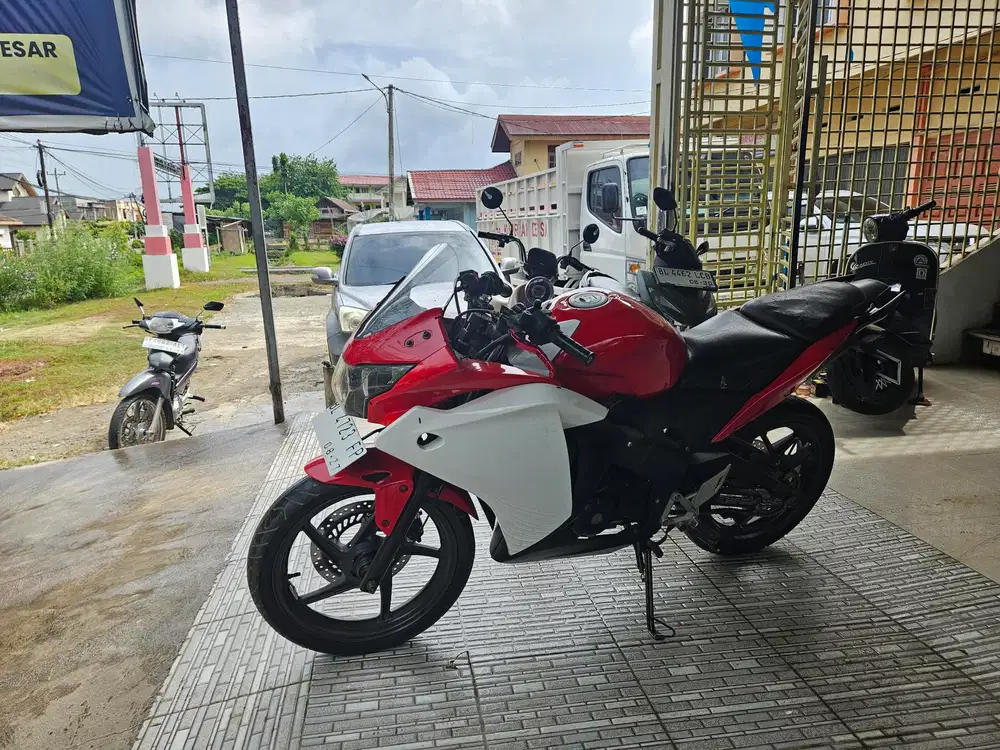 D jual honda cbr tahun 2012