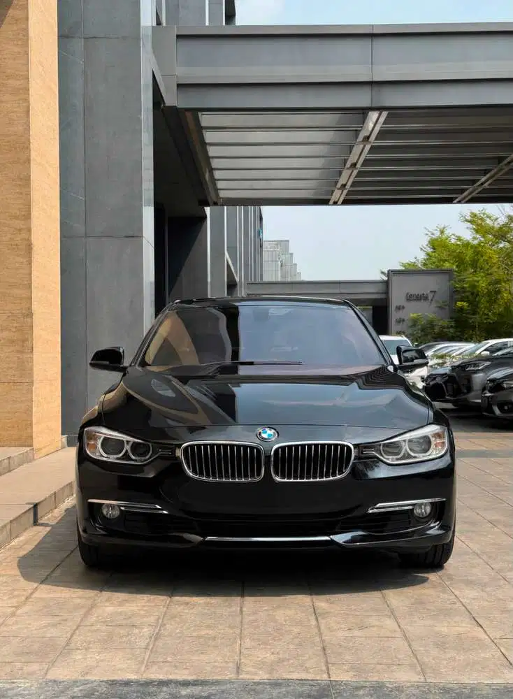 BMW F30 328i Luxury 2013