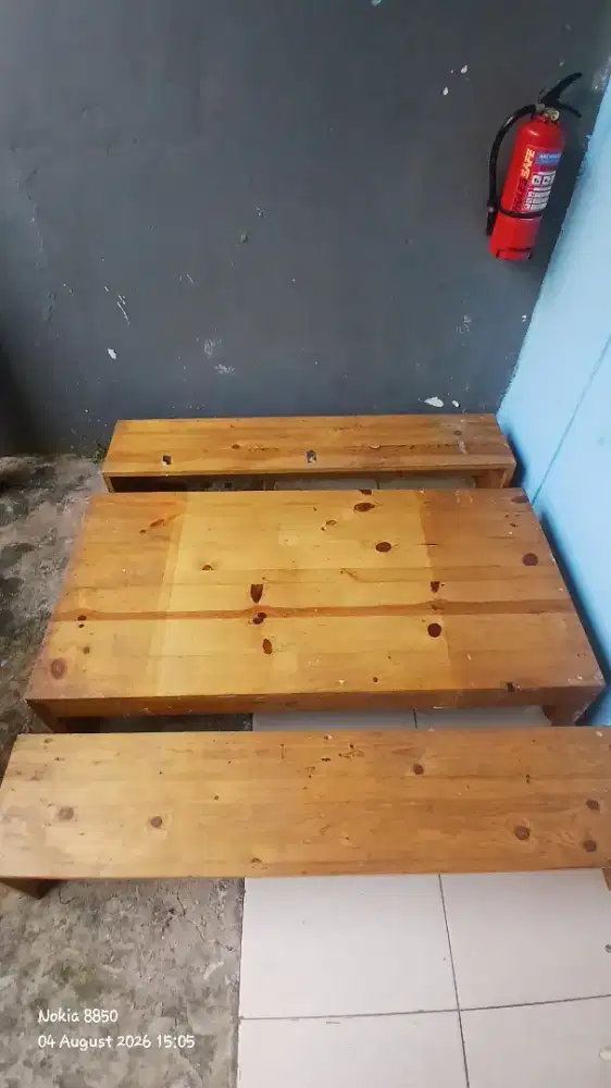 Meja Kursi kayu pendek