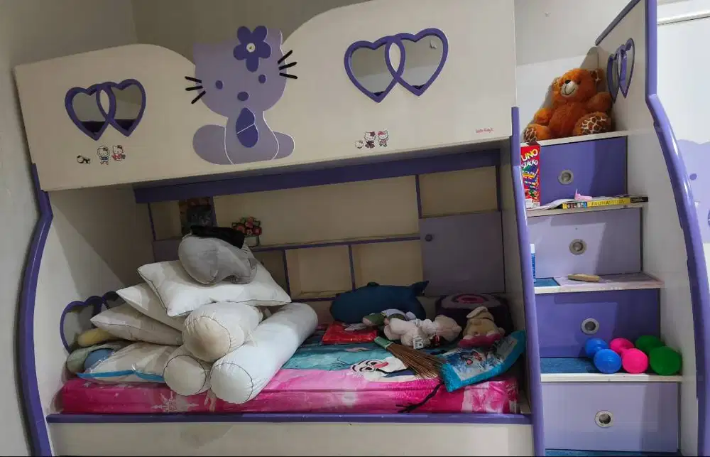 jual ranjang double decker & lemari hello kitty kondisi bagus