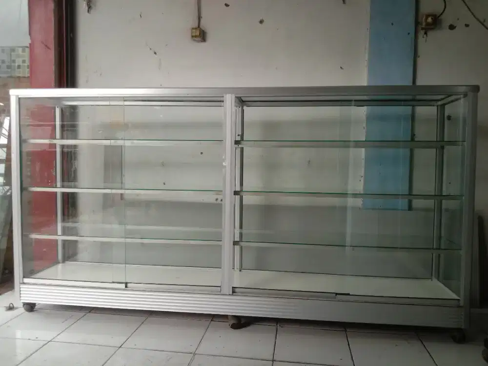 Kaca etalase second