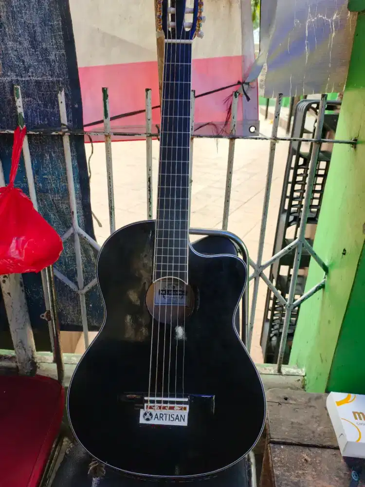 Gitar akustik nilon