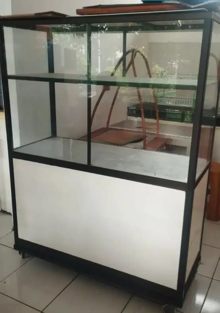 ETALASE RODA WARTEG