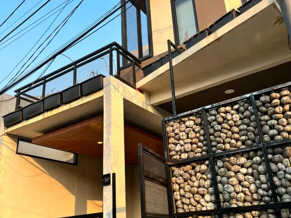 Dijual rumah bagus 2 Lantai Taman Royal 1 Tangerang