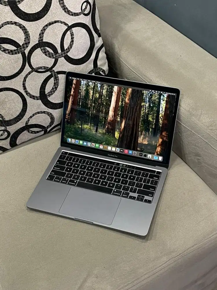 Macbook Pro 2020 13”  Core i7 16/1TB Gray CTO