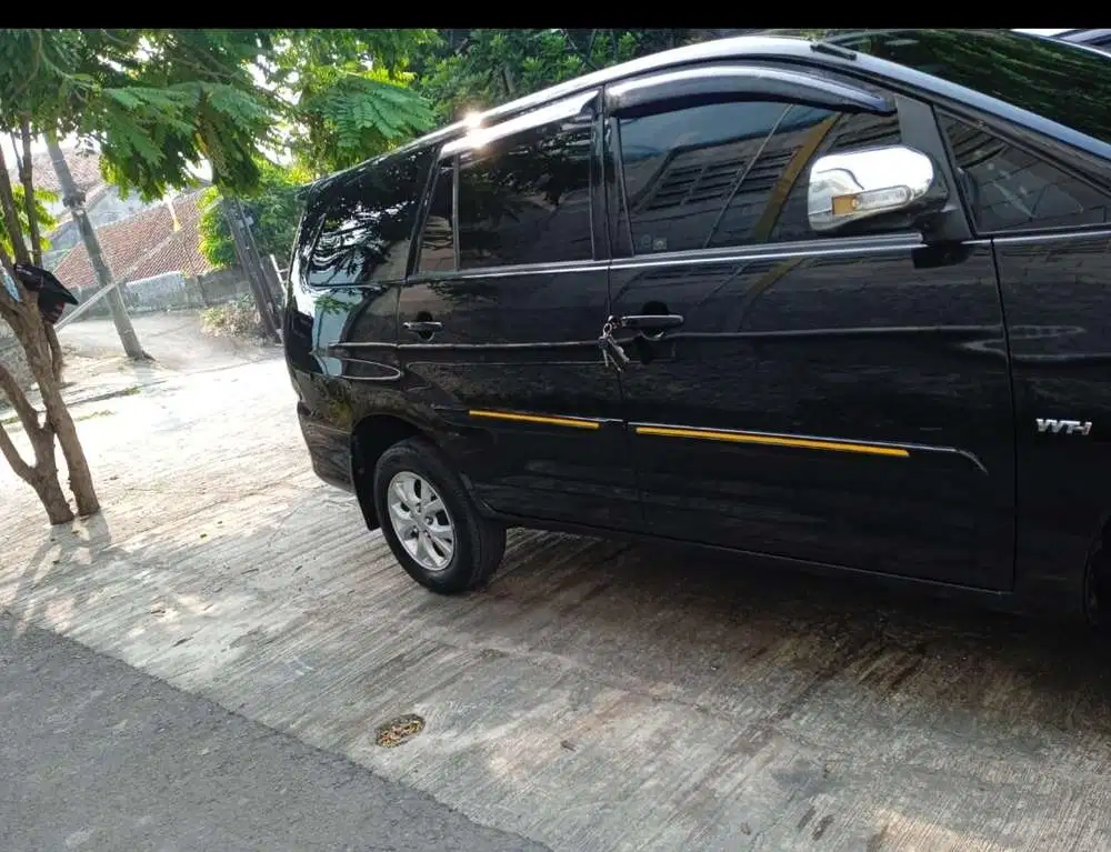 Toyota Kijang Innova 2010 Bensin