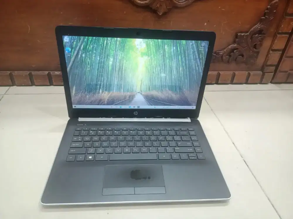 Hp laptop 14-cm0xxx ram 4 SSD 256 minus ada pecah sperti d foto
