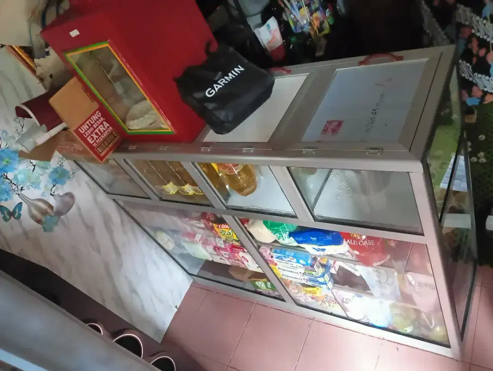 DIJUAL ETALASE KACA ALUMINIUM - KONDISI MASIH BAGUS