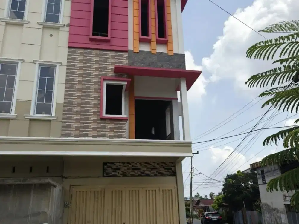 RUKO 3LT POSISI HOOK DAN DITEPI JALAN BESAR JL DHARMA BAKTI / SIGUNGGUNG PEKANBARU