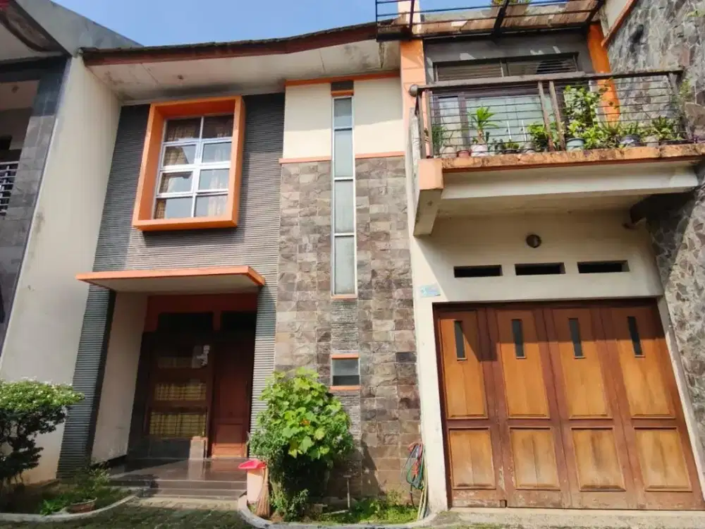 RUMAH DI KRAMAT JATI JAKARTA TIMUR LOKASI STRATEGIS DIJUAL SIAP HUNI