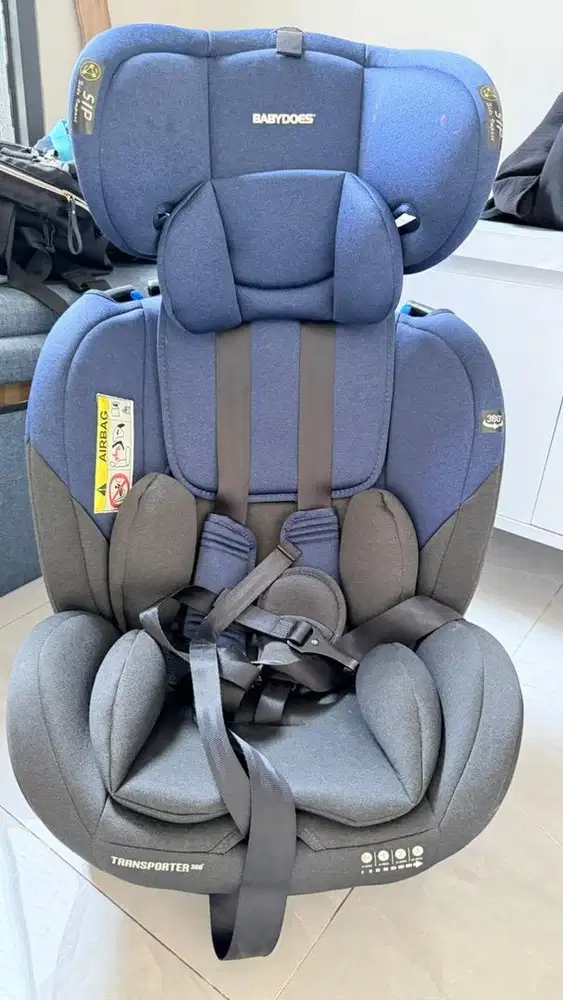 Carseat babydoes like new