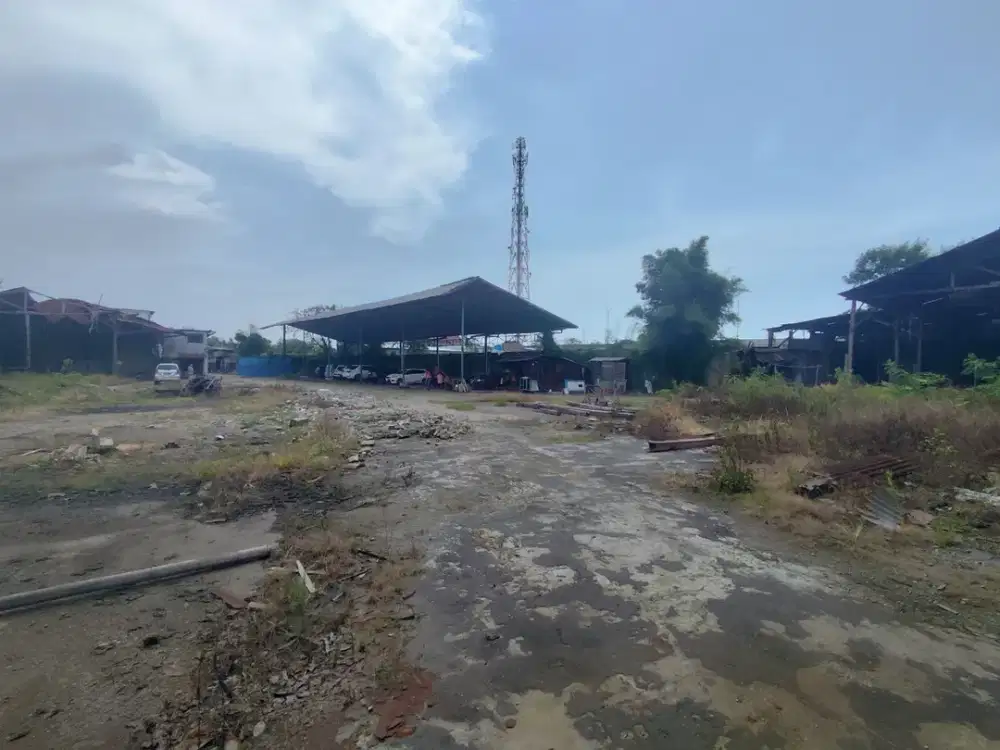 Kawasan Industri Marunda: Lahan Besar 9.215 m² dengan Bangunan Komersial Lengkap