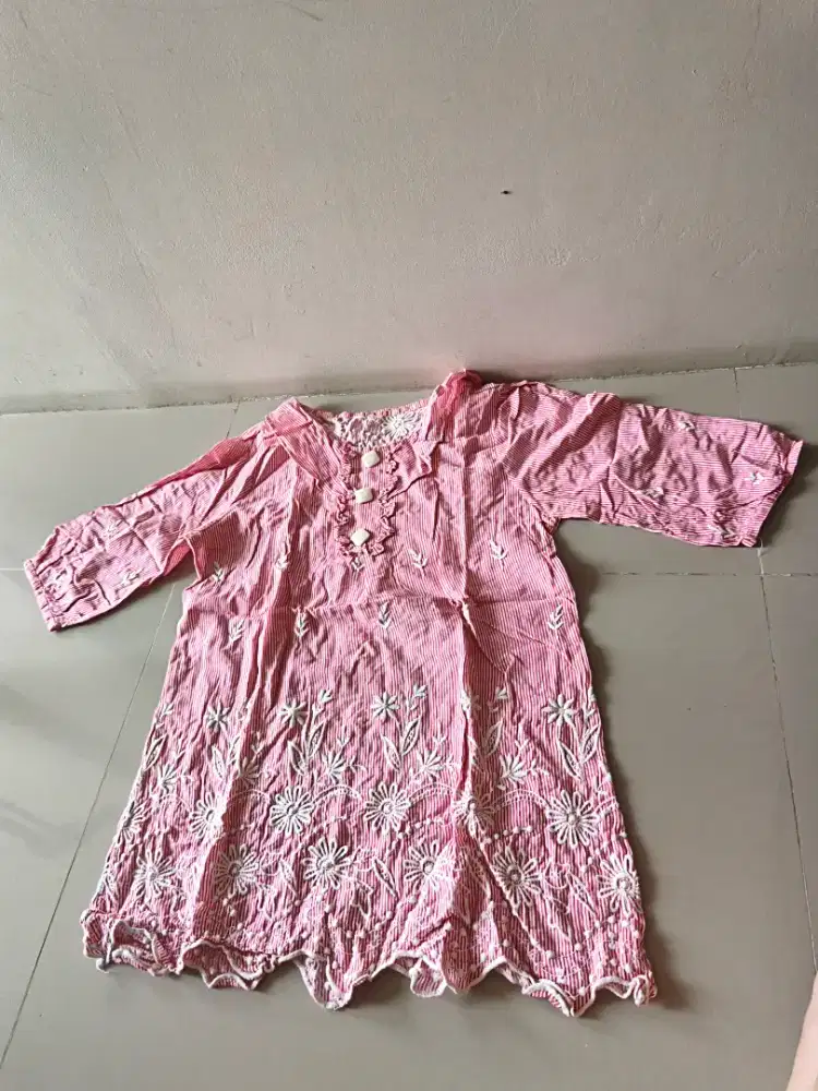 Atasan bahan salur ada bordir kembang