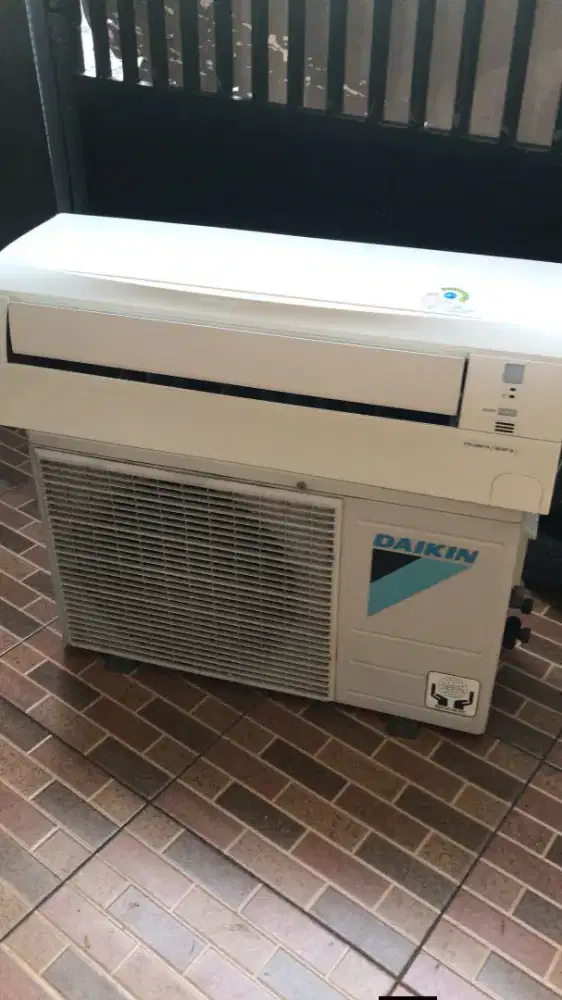 Ac daikin thailand 1/2 pk r32 standard second 100% original