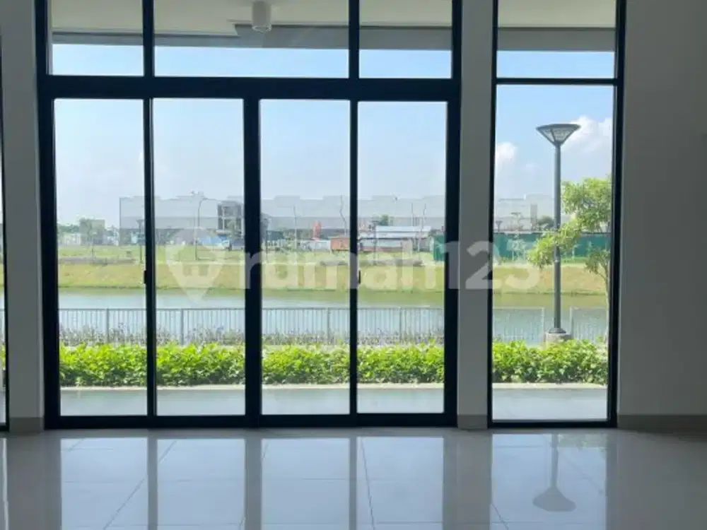 Disewakan Rumah PIK2 Hoek Hadap Danau 10x15 Kosongan Jarang Ada