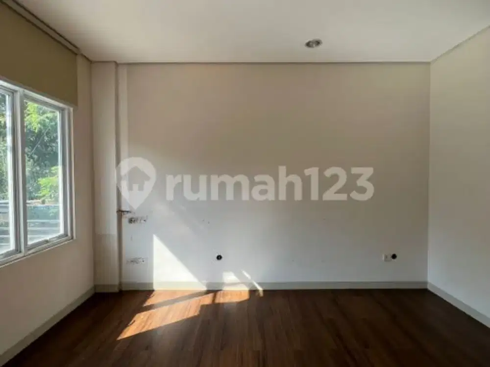 Rumah Semi Furnished di Layar Permai Ready untuk Disewakan Cepat! Pantai Indah Kapuk.