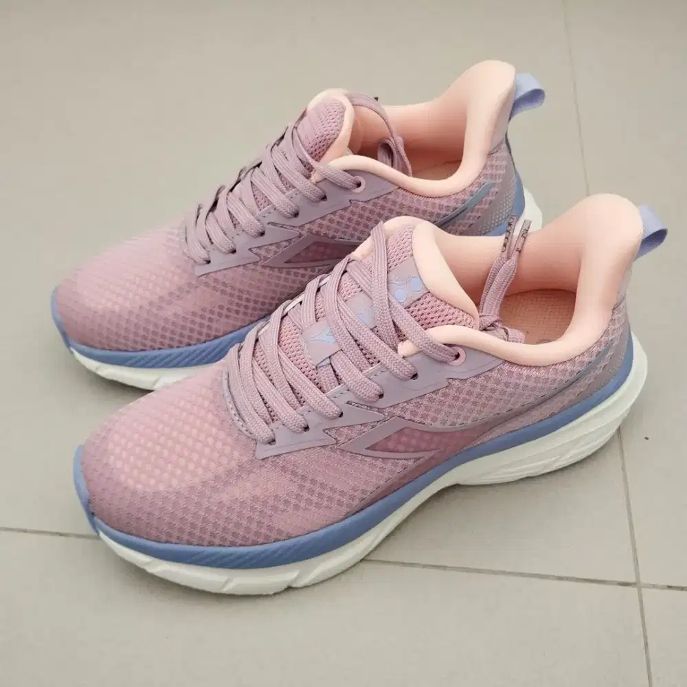 Sepatu Lari/Running Wanita DIADORA Sunrio Purple size 39 ORI NEW
