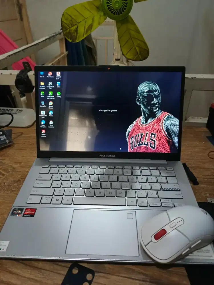 Laptos Asus V14