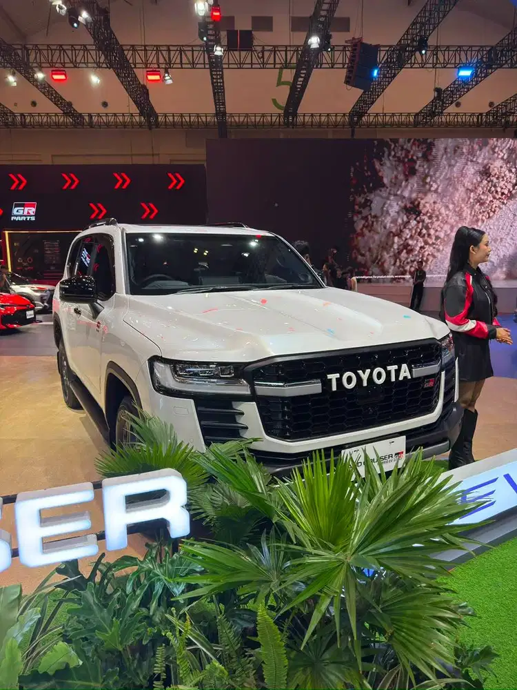 HOT LAUNCH GIIAS 2026! Toyota Land Cruiser 300 GR Sport Hybrid EV