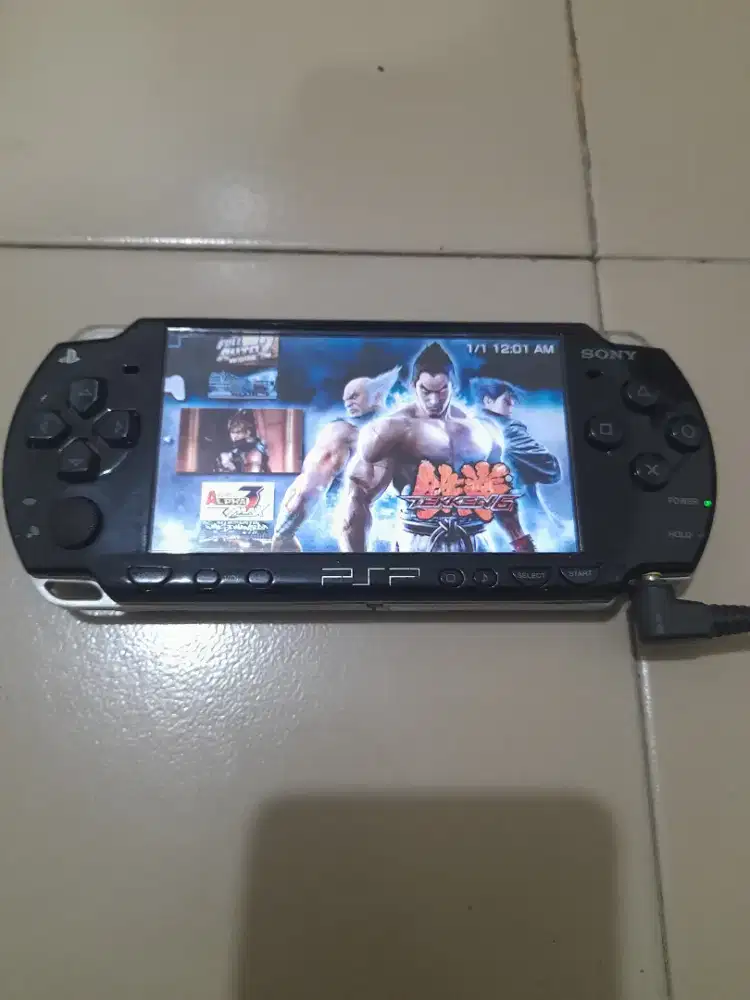 Psp Slim Seri 2000 Memory 4gb Mines gak ada batrenya