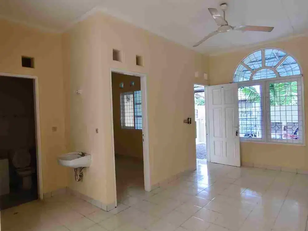 DiJual Rumah Duta Gardrn siap Huni