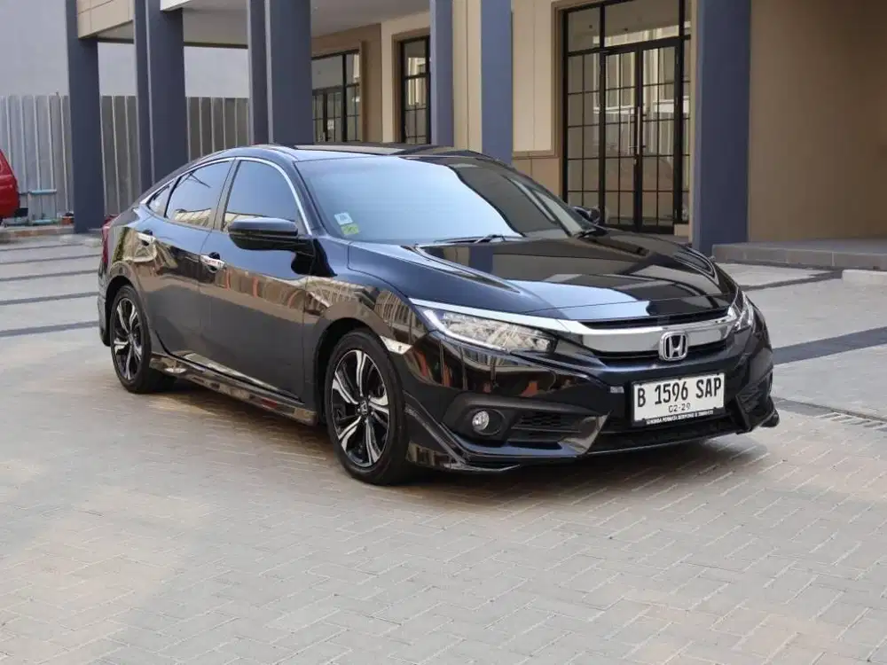 HONDA CIVIC ES AT 2018 KM LOW 13RB