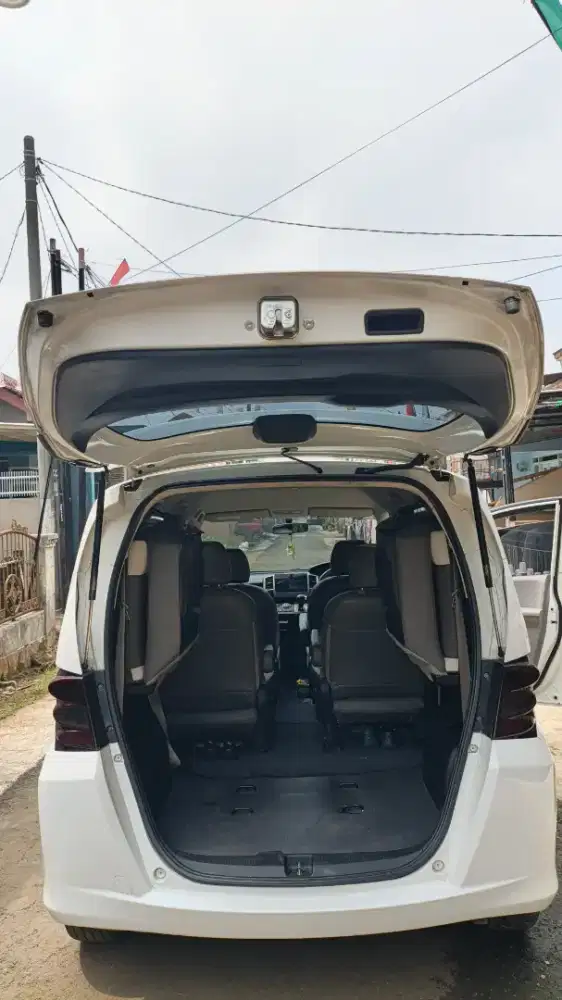 Jual mobil Honda freed
